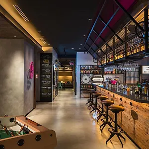 Moxy Honmachi By Marriott 4* Ōsaka